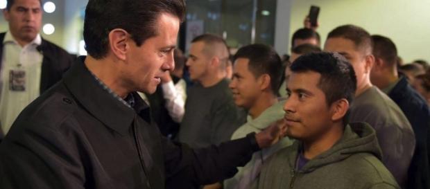 Recibe Peña Nieto a 135 repatriados de Estados Unidos | Publimetro ... - com.mx Recibe Peña Nieto a 135 repatriados de Estados Unidos | Publimetro ... - com.mx