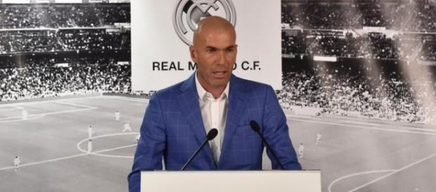 Zidane lors de son arrivée à la tête du Real Madrid Zidane lors de son arrivée à la tête du Real Madrid