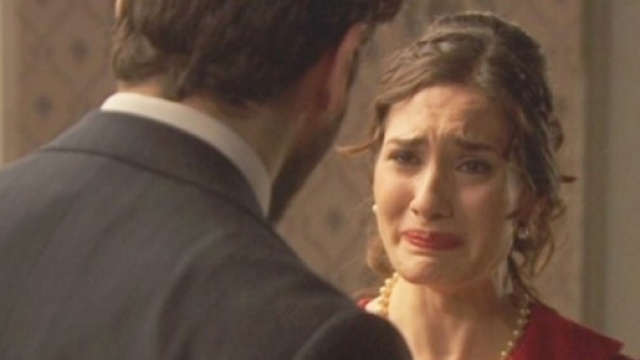 Camila disperata per la morte della governante Rogelia