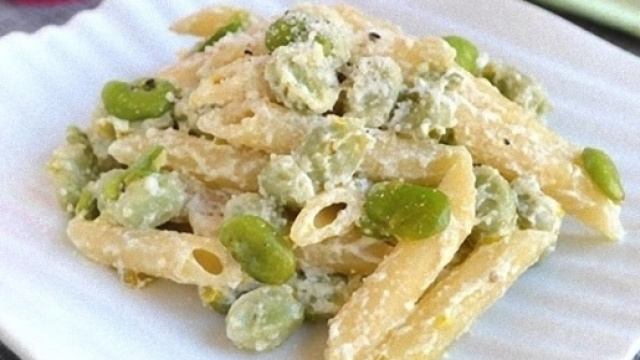 Pasta con fave e ricotta - ricetta siciliana