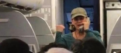 Passengers beg to be let off plane after pilot's rant (Screenshot from passenger video as posted on DailyMail.co.uk).