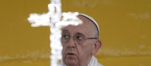 Il Papa condanna i preti pedofili nella prefazione del libro di una vittima di costoro