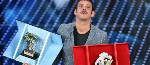 Francesco Gabbani si commuove di fronte all'inaspettato primo posto a Sanremo 2017