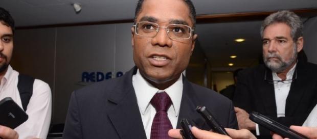Deputado Márcio Marinho (PRB-BA), pastor licenciado da Universal, deverá chefiar a Secom Deputado Márcio Marinho (PRB-BA), pastor licenciado da Universal, deverá chefiar a Secom