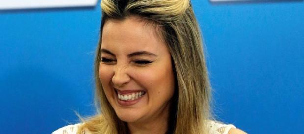 Marcela Temer se assusta com informações sobre clonagem de celular Marcela Temer se assusta com informações sobre clonagem de celular