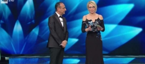 Maria De Filippi con il suo stile sobrio-elegante a Sanremo 2017 Maria De Filippi con il suo stile sobrio-elegante a Sanremo 2017
