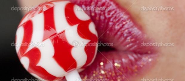 Rote Lippen mit Lutscher — Stockfoto © membio #5262411 - depositphotos.com Rote Lippen mit Lutscher — Stockfoto © membio #5262411 - depositphotos.com