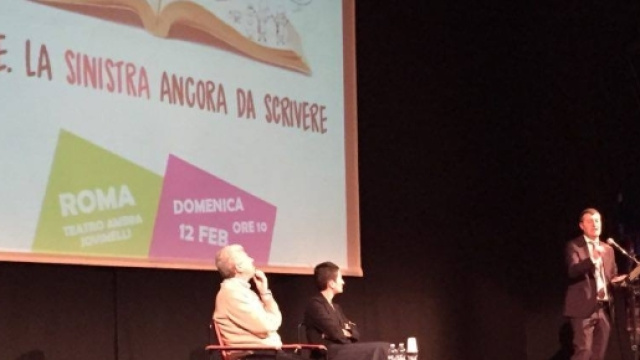 Arturo Scotto durante l'intervento nell'assemblea 'Si apre'