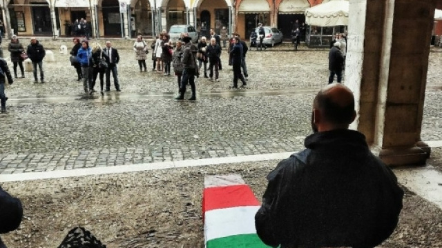 Forza Nuova mette in scena un funerale contro l'unione civile: è ... - gay.it