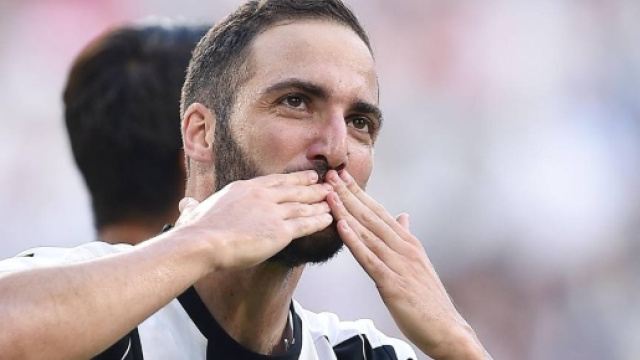 Cagliari-Juventus, doppietta di Higuain.