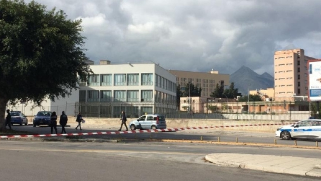 Palermo, poliziotto si suicida in auto