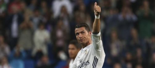 Cristiano Ronaldo scores late free-kick as Real Madrid stun ... - eurosport.com