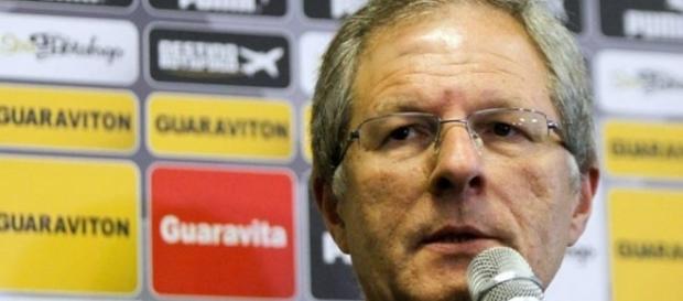 Carlos Eduardo Pereira fala sobre polêmica em redes sociais (gazetaesportiva.com) Carlos Eduardo Pereira fala sobre polêmica em redes sociais (gazetaesportiva.com)