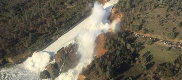 Danos na represa de Oroville, Califórnia (EFE) Danos na represa de Oroville, Califórnia (EFE)