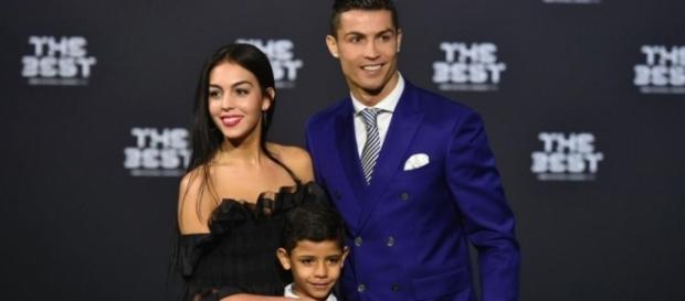 EN IMAGES. Cristiano Ronaldo présente sa nouvelle compagne ... - leparisien.fr EN IMAGES. Cristiano Ronaldo présente sa nouvelle compagne ... - leparisien.fr