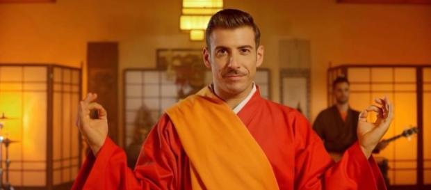 Francesco Gabbani nel video ufficiale di "Occidentali's karma" Francesco Gabbani nel video ufficiale di "Occidentali's karma"