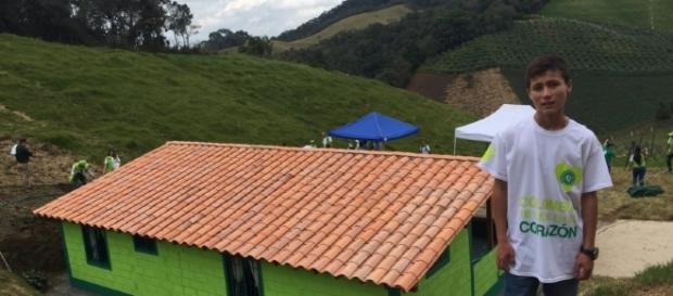 "Menino-anjo'' que ajudou a achar o avião da Chapecoense, ganhou casa nova. "Menino-anjo'' que ajudou a achar o avião da Chapecoense, ganhou casa nova.