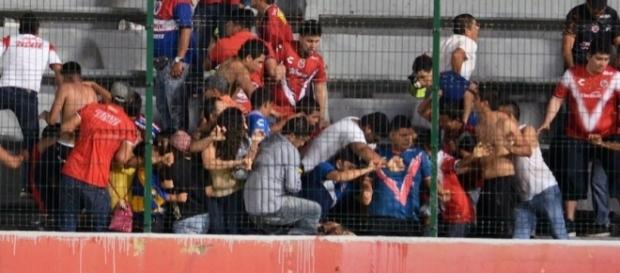 Violencia en el Puerto! Afición de Veracruz y Tigres se agarraron ... - sopitas.com Violencia en el Puerto! Afición de Veracruz y Tigres se agarraron ... - sopitas.com
