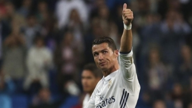 Cristiano Ronaldo scores late free-kick as Real Madrid stun ... - eurosport.com