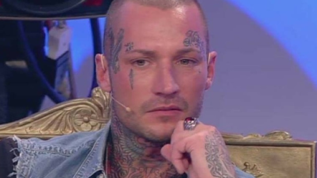 Manuel Vallicella abbandona il trono uomini e donne e carmen cosa fa? Spiazza tutti.