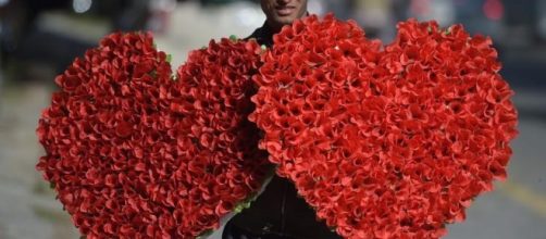 In Pakistan la festa degli innamorati piace ai giovani, ma i radicalisti islamici l'hanno messa al bando.