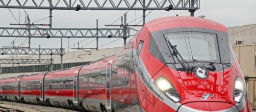 Tragedia a Rovigo, un ragazzo muore lasciandosi cadere sotto un frecciarossa