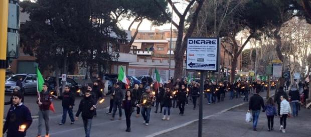 Il corteo di CasaPound ad Acilia Il corteo di CasaPound ad Acilia