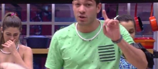 Luiz Felipe do BBB17 afirmou que já agrediu a ex-namorada. Luiz Felipe do BBB17 afirmou que já agrediu a ex-namorada.