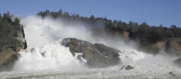 Represa de Oroville, tras la falla de uno de sus desagües. Represa de Oroville, tras la falla de uno de sus desagües.