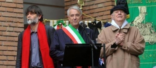 L'ex sindaco di Milano Pisapia con Jacopo e Dario Fo