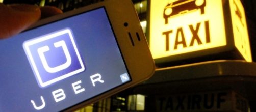 Taxi fermi a Roma, per protesta contro Uber. Mobilitazioni anche a Torino e Milano