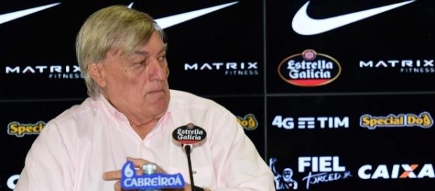 Flávio Adauto, diretor de futebol do Corinthians, é o responsável pelas novas contratações Flávio Adauto, diretor de futebol do Corinthians, é o responsável pelas novas contratações