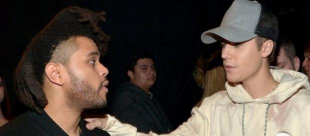 Os dois cantores, The Weeknd (à esqueda) e Justin Bieber, já foram amigos Os dois cantores, The Weeknd (à esqueda) e Justin Bieber, já foram amigos