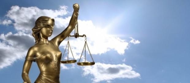 Payer pour les frais de justice du maire de Givors ne plait pas à tous - mygodpictures.com Payer pour les frais de justice du maire de Givors ne plait pas à tous - mygodpictures.com