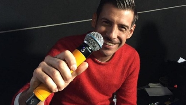 Francesco Gabbani continua a mietere successi con la sua 'Occidentali's Karma'.