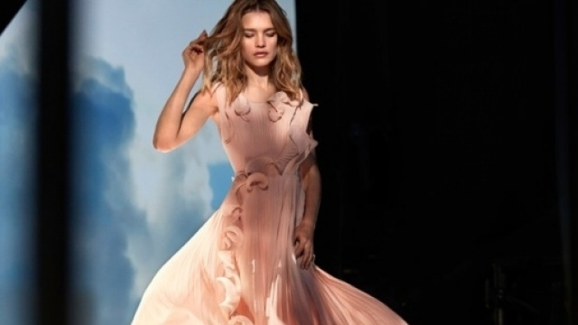 Natalia Voadianova indossa Bionic per H&M