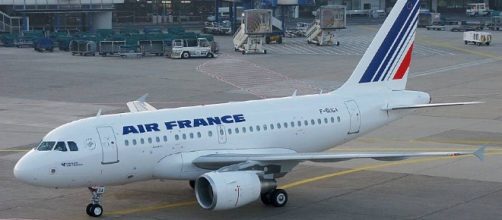 Bimbo morto in aereo Air France.
