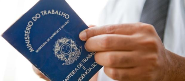 Em plena crise de instabilidade financeira no Brasil, o governo federal libera FGTS de contas inativas Em plena crise de instabilidade financeira no Brasil, o governo federal libera FGTS de contas inativas