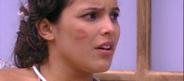 Emilly choca ao revelar o que sente por Marcos. Emilly choca ao revelar o que sente por Marcos.