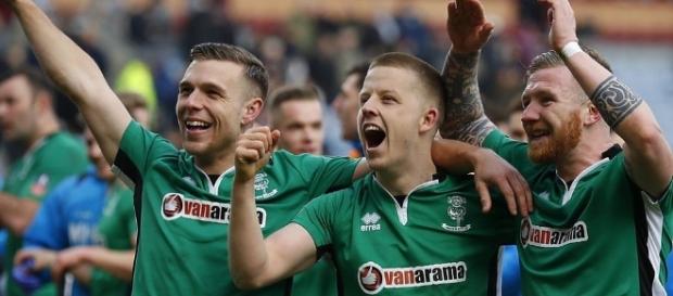 FA Cup: Sean Raggett heads Lincoln ahead against Burnley - BBC Sport - bbc.co.uk FA Cup: Sean Raggett heads Lincoln ahead against Burnley - BBC Sport - bbc.co.uk