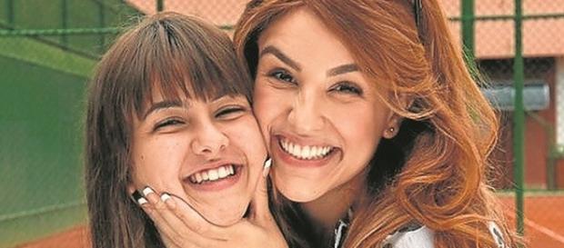 Globo desmente boatos: Kéfera e Klara Castanho estão fora da novela Malhação Globo desmente boatos: Kéfera e Klara Castanho estão fora da novela Malhação