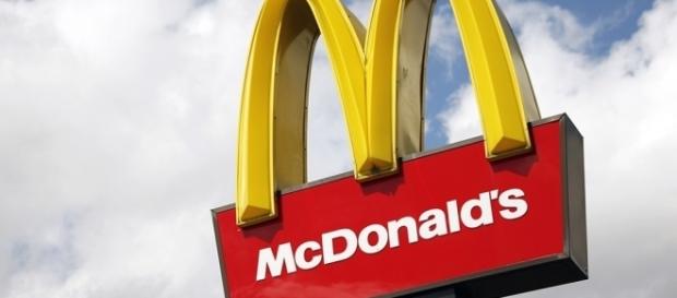 Mc Donald's é uma das maiores marcas de fast food do mundo Mc Donald's é uma das maiores marcas de fast food do mundo