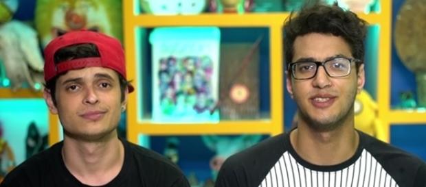 Os youtubers Daniel Molo e Lukas Marques fizeram um vídeo elogiando as reformas do ensino médio a pedido do governo. Os youtubers Daniel Molo e Lukas Marques fizeram um vídeo elogiando as reformas do ensino médio a pedido do governo.