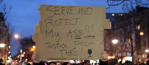 Protesters in Paris claim that the Police corps should protect them, not attack them Protesters in Paris claim that the Police corps should protect them, not attack them
