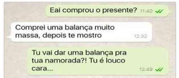 Rapaz da balança de presente e namorada tem reação surpreendente Rapaz da balança de presente e namorada tem reação surpreendente