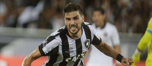 Rodrigo Pimpão acertou bela bicicleta e garantiu placar de 1 a 0 para o Botafogo. Rodrigo Pimpão acertou bela bicicleta e garantiu placar de 1 a 0 para o Botafogo.