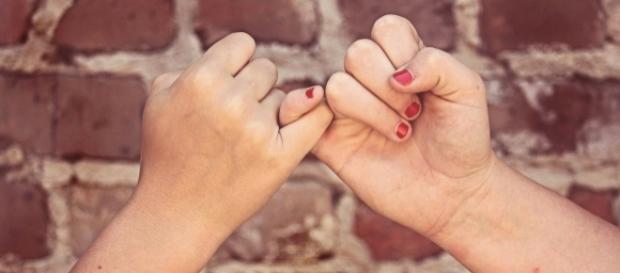 Ter amigos e bons relacionamentos é indispensável. Ter amigos e bons relacionamentos é indispensável.
