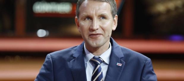 Warum Björn Höcke jetzt sogar für die AfD zu rechts ist - VICE - vice.com Warum Björn Höcke jetzt sogar für die AfD zu rechts ist - VICE - vice.com