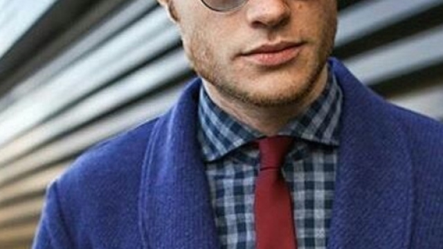 La vaga somiglianza tra il nuovo tronista è Brad Pitt