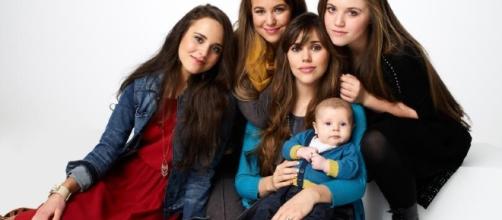 Duggar girls promotional photo for "Counting On"
